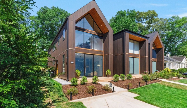 Urban Luxury Townhouse near Southpark and Quail Hollow - 2BR , Private backyard