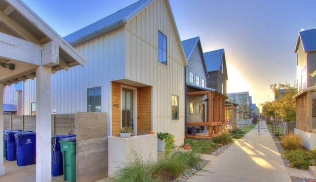 Urban-Modern Bungalow in Wheeler District close to Downtown