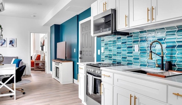 Urban Nest #2 | Bright 1BD Steps From Downtown