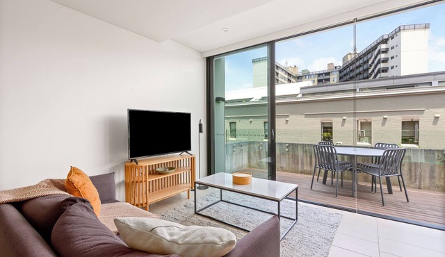 Urban Oak Peaceful Hideaway near Cafs and Markets