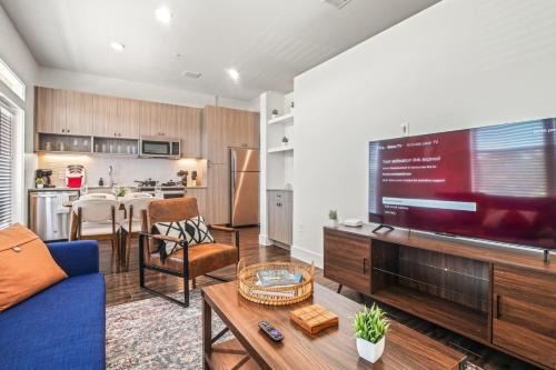 Urban Oasis 1B 1BR Apartment