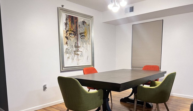 Urban Oasis 3Kings Bed 4 mins from EWR-NYC Downtown Newark