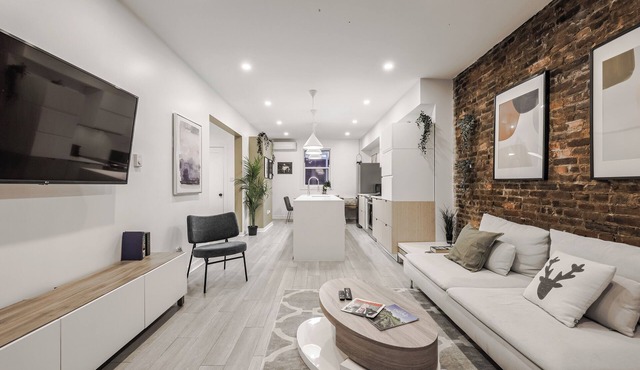 URBAN OASIS 4 BEDROOMS UNIT IN QUIET NEIGHBORHOOD