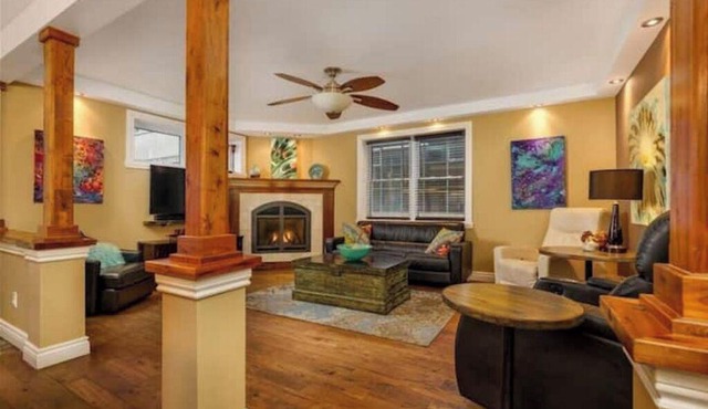 Urban Oasis: 4BR Rooftop Retreat With Hot Tubnn