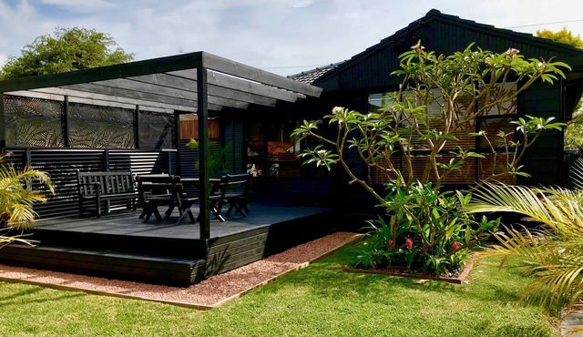 Urban Oasis... Close to Hospitals & University.