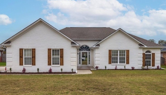 Urban Oasis - charming, centrally located home for visiting all of Huntsville!