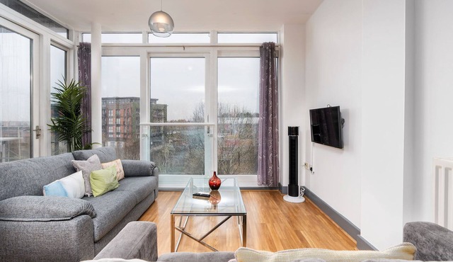 Urban Oasis: Garden Views, Balcony, Free Parking