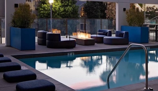 Urban Oasis Luxury Getaway Downtown Long Beach - 2 bed 2 bath