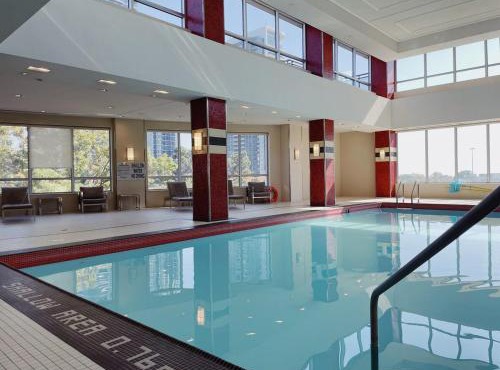 Urban Oasis - Modern 1 bedroom w pool access free parking