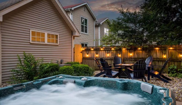 Urban Oasis ~ NuLu, Mini Golf, Hot Tub, Fire Pit, BBQ