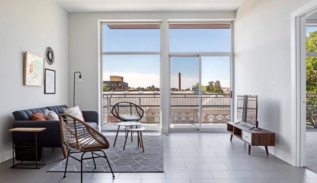 Urban Oasis | Spacious 3BR Apartment w/View