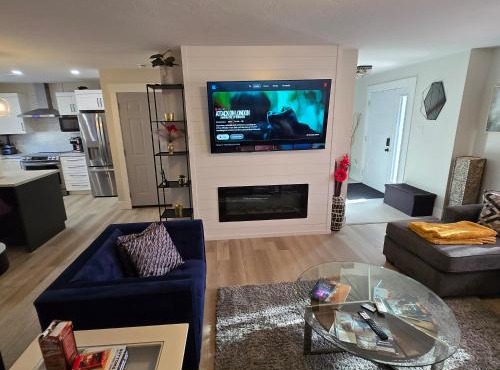 Urban Oasis Stylish 3BR Home Near Moncton, Dieppe Airport Free Parking