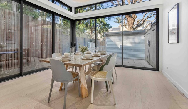 Urban oasis: Stylish 4BR retreat in vibrant Newtown