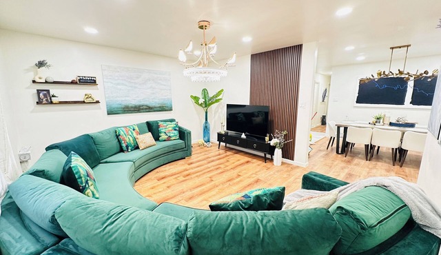 Urban Oasis - Stylish Getaway to NYC w/Parking