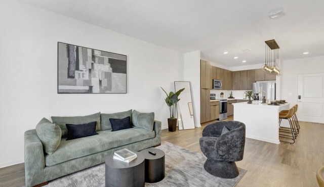 Urban Oasis w/Pool, Gym, & Stunning City Views