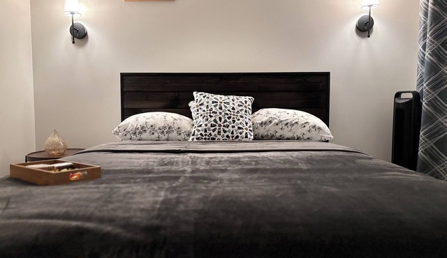 Urban Oasis - Your Private Air Conditioned Suite