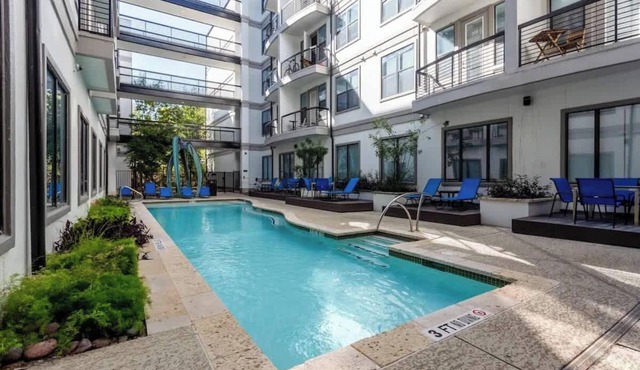 Urban Paradise ~ Pool, Gym, Rooftop, Free Parking