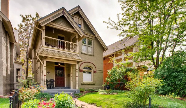 Urban Perfection! Quiet Location, Historic, City Vibe