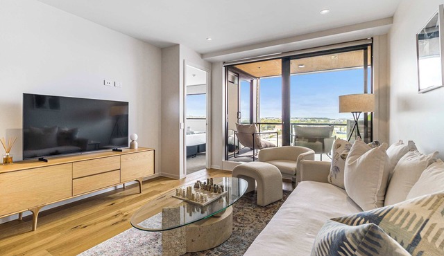 Urban Retreat 2 Bd Apt, WiFi, AC, Parking