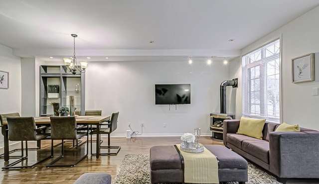 Urban Retreat A Modern 5BR Townhouse