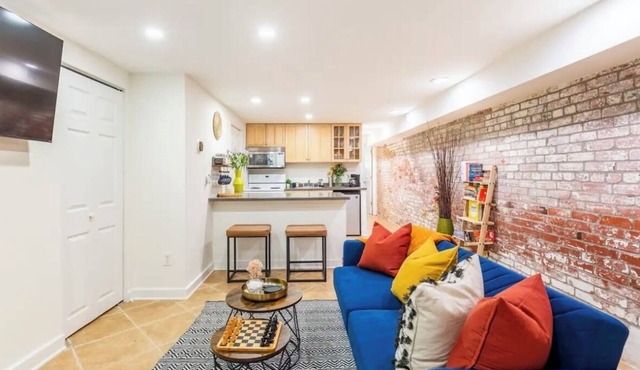 Urban Retreat in Capitol Hill – Stylish & Serene One-Bedroom Apartment