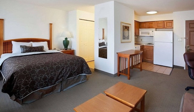 Urban Retreat in Medical Center District! 3 Comfortable Suites with Kitchens!