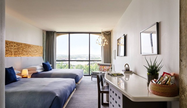 Urban Retreat, Lake Views, Modern Comfort in Austin, 4 Pet-Friendly Units, Pool!