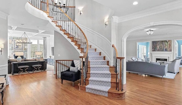 Urban Retreat Luxurious and Spacious home 6BR/Movie Theatre/Gym