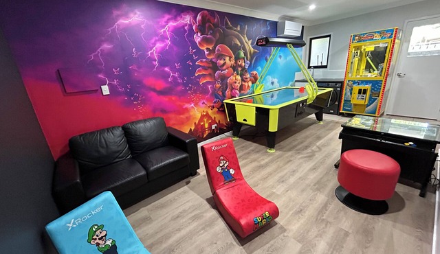 Urban Retreat -Modern Family Escape with Games Room!
