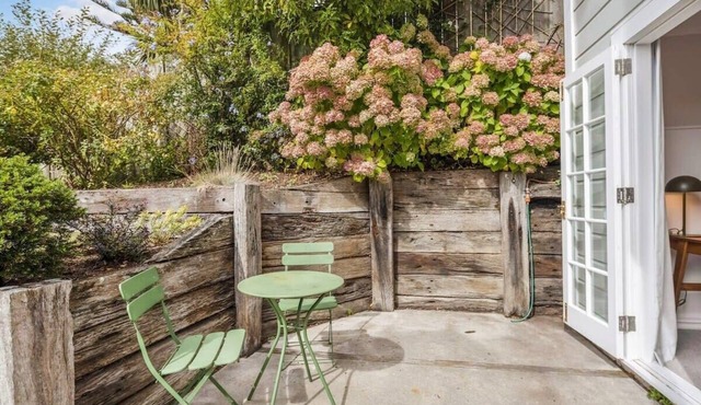 Urban Retreat Private and Quiet Home on Hanson St