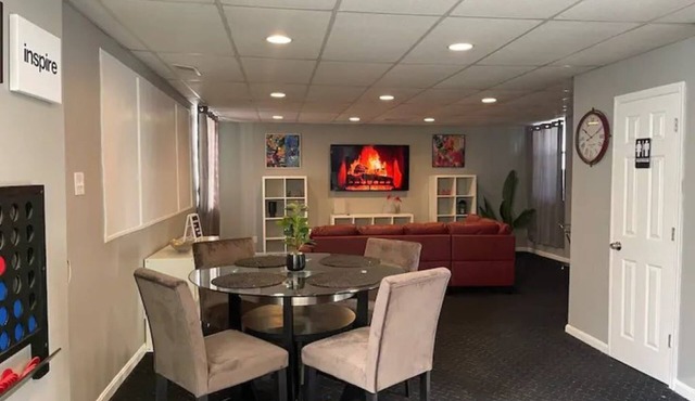 Urban Retreat-Walk to UC, Hospitals and the Zoo. Minutes from OTR and Downtown.