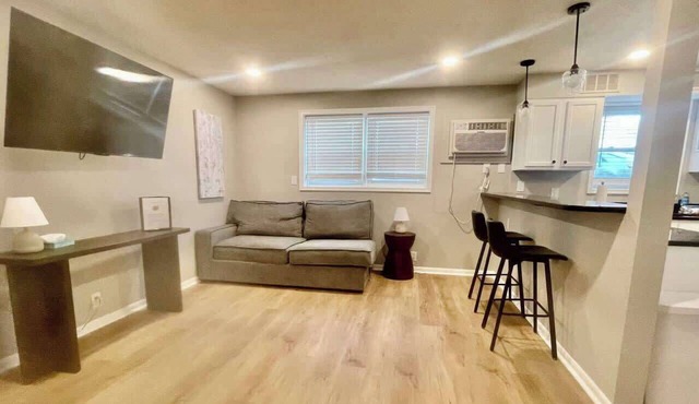 Urban Retreat: Walk to UNMC, Free Parking