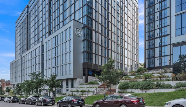 Urban Retreat with 24/7 Gym + Work Desk + 92 Walk Score