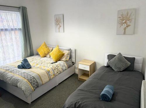 Urban Retreat With This Charming 2-Bedroom House ocated in the heart of Central Coventry