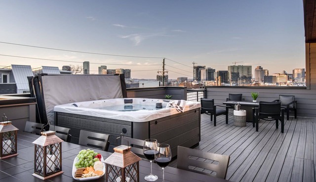 Urban Row - Rooftop Hot Tub - Heart of Gulch