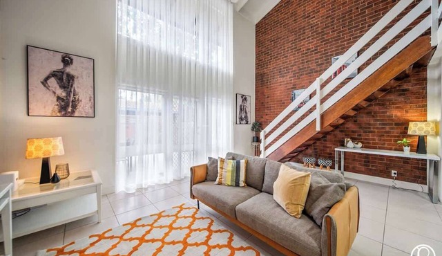 Urban Sanctuary Condo in Norwood 2b1b+free parking