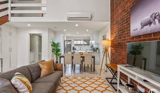 Urban Sanctuary Condo in Norwood 2b1b+free parking