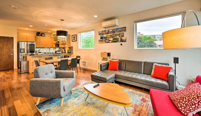 Urban Seattle Retreat w/ Rooftop Deck & Views