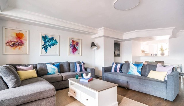 Urban Sky Terrace in the Vibrant Heart of Sydney