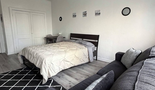 Urban studio getaway near DTLA hotspots