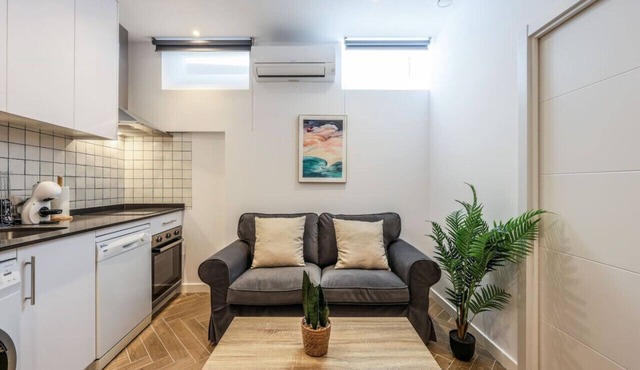 Urban Tranquility in Madrid - Ideal for Couples