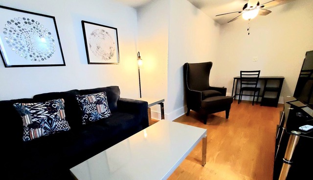 Urban Vacation Guest Apartment Close to Downtown Attractions