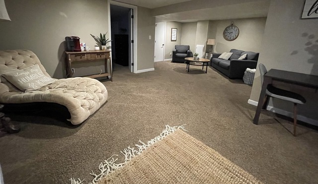 Urban WalkOut 1Bdrm Basement Apt/Full Kitchen