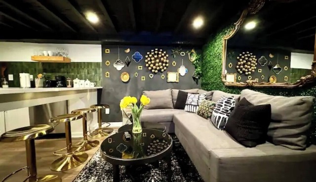 Urban Wonderland w/Hidden room! 3 Beds.Wine.Arcade