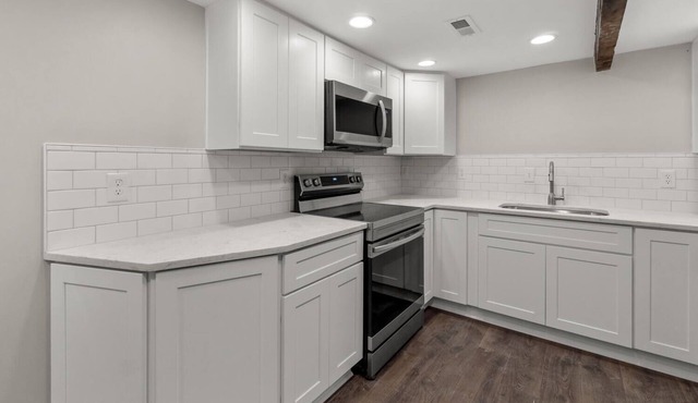 Urbana Condo 1bd Private Suite w/Own Entrance