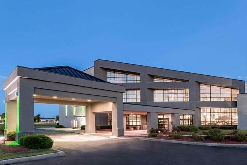Urbana Hotel Conference Center