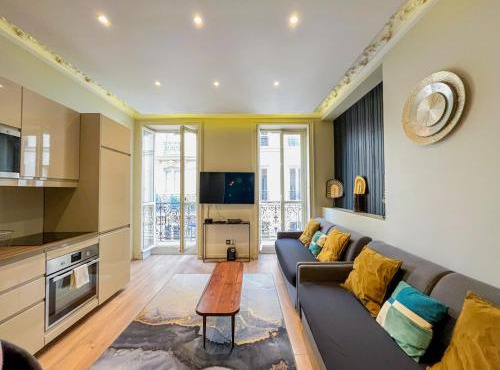 UrbanFlat 61 - 3 Bedrooms Apartment Center of Paris