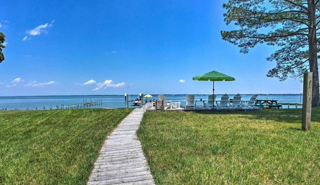 Urbanna Waterfront Retreat: Pier & Gas Grill!