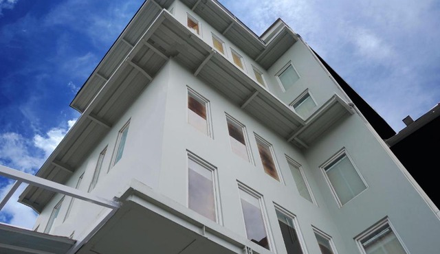 UROOMS Senayan