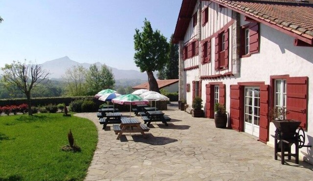 URRUGNE, studio + mezzanine in a typical house